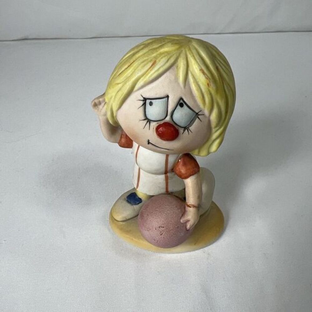 Vintage Ceramic basketball, Clown Figurine Collectible - Picture 1 of 13